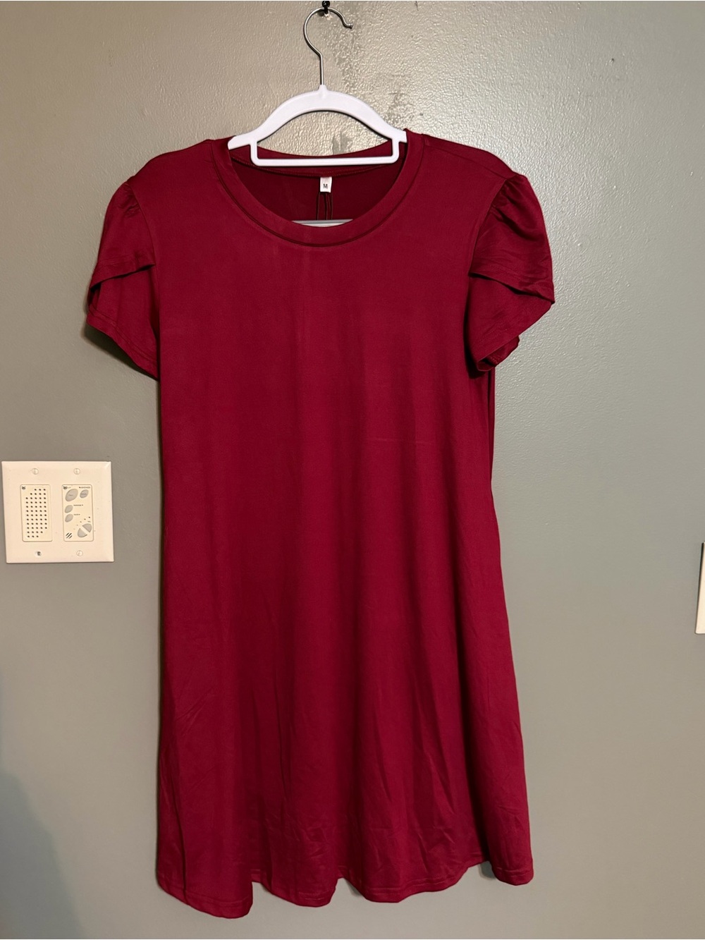NWT Molerani Burgundy Short Sleeve Ruffle Tulip Sleeve T-Shirt Dress M